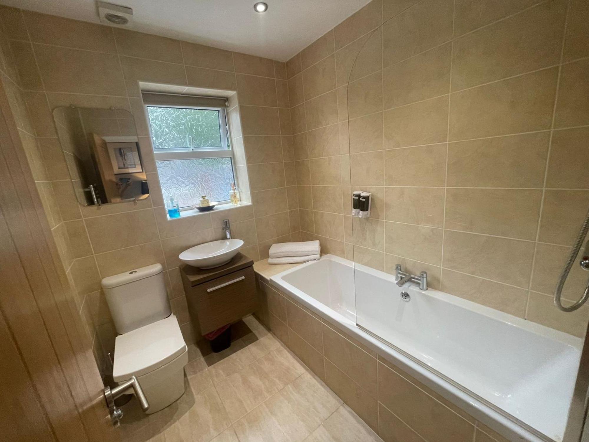 Spacious Central 2Bed Apartment Wilmslow Ngoại thất bức ảnh